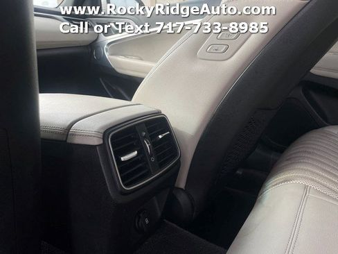 Used 2023 Genesis G70 3.3T w/ Sport Advanced Package image 28