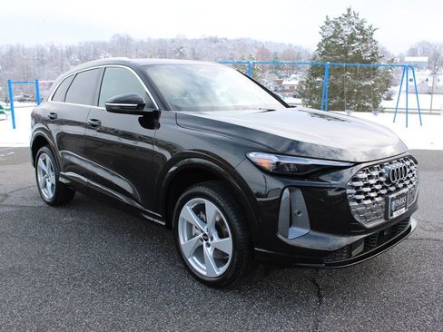 New 2025 Audi Q5 Premium Plus image 2