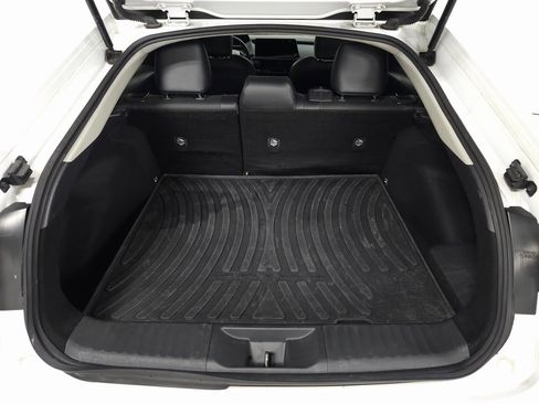 Used 2024 Toyota Prius XLE image 6