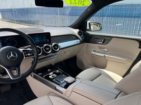 Used 2022 Mercedes-Benz GLB 250 w/ Premium Package Lite image 17
