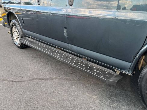 Used 2017 Chevrolet Express 3500 LS RWD image 11
