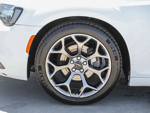 Used 2018 Chrysler 300 S RWD image 10