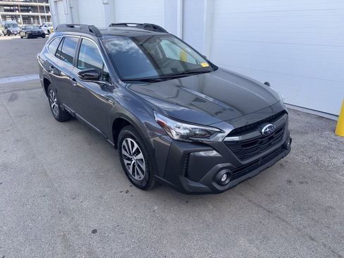 Used 2024 Subaru Outback Premium image 6