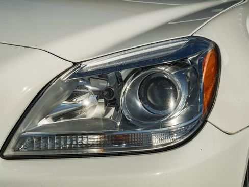 Used 2016 Mercedes-Benz SLK 300 image 11