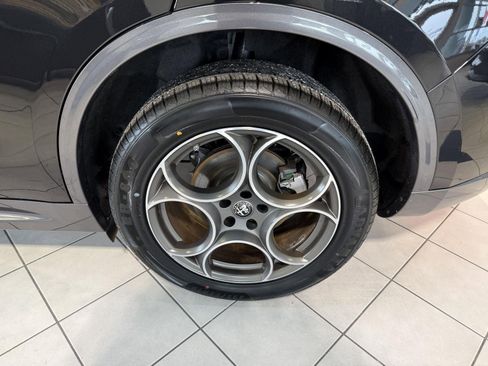 Used 2022 Alfa Romeo Stelvio Ti image 40