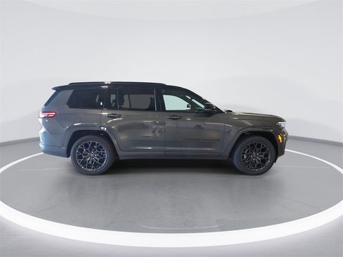 New 2025 Jeep Grand Cherokee L Summit image 9