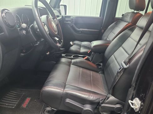 Used 2012 Jeep Wrangler Unlimited Sahara AWD/4WD image 19