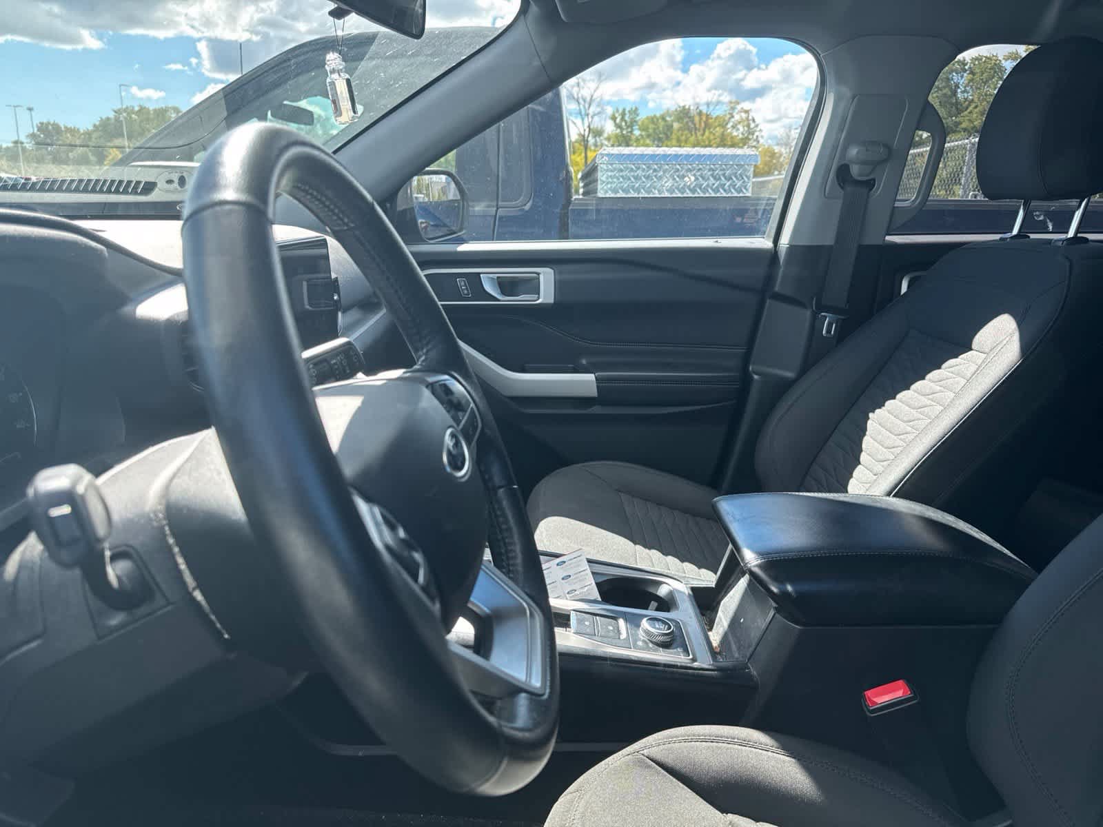 Used 2021 Ford Explorer XLT AWD/4WD image 32