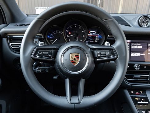 Certified 2026 Porsche Macan AWD/4WD image 13