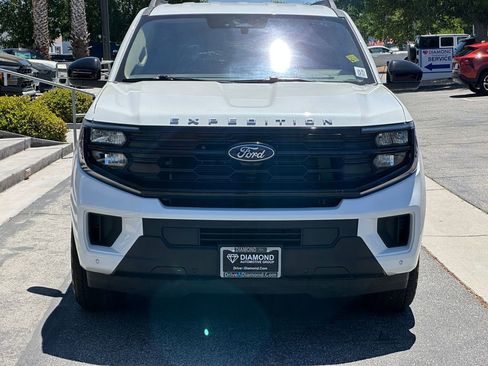 Used 2025 Ford Expedition Active RWD image 12