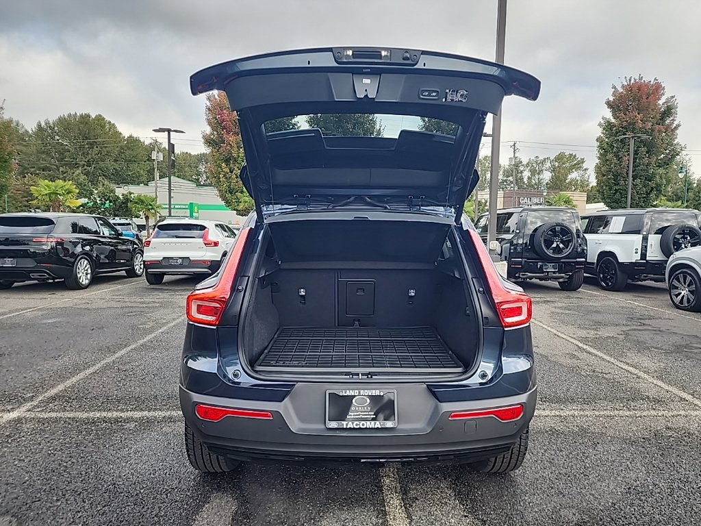 Used 2022 Volvo XC40 T5 R-Design w/ Advanced Package AWD/4WD image 16