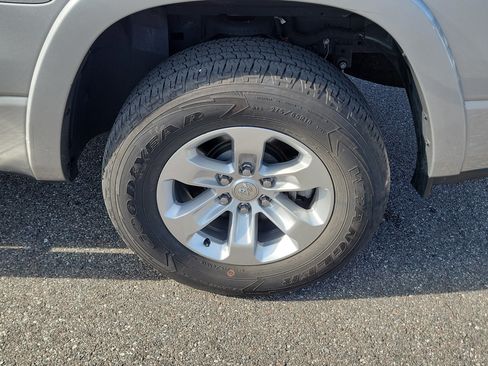 Used 2019 RAM 1500 Laramie AWD/4WD image 35