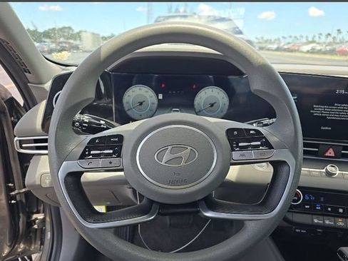 Used 2024 Hyundai Elantra SEL FWD image 3