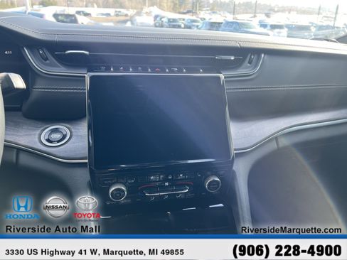 Used 2022 Jeep Grand Cherokee L Overland w/ Advanced Protech Group III image 17