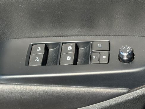 Used 2017 Toyota Highlander SE w/ Carpet Mat Package FWD image 13