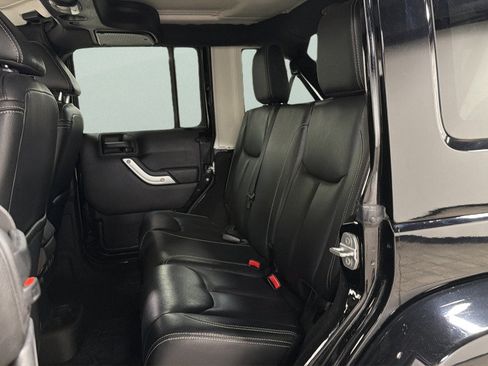 Used 2015 Jeep Wrangler Unlimited Sahara AWD/4WD image 33