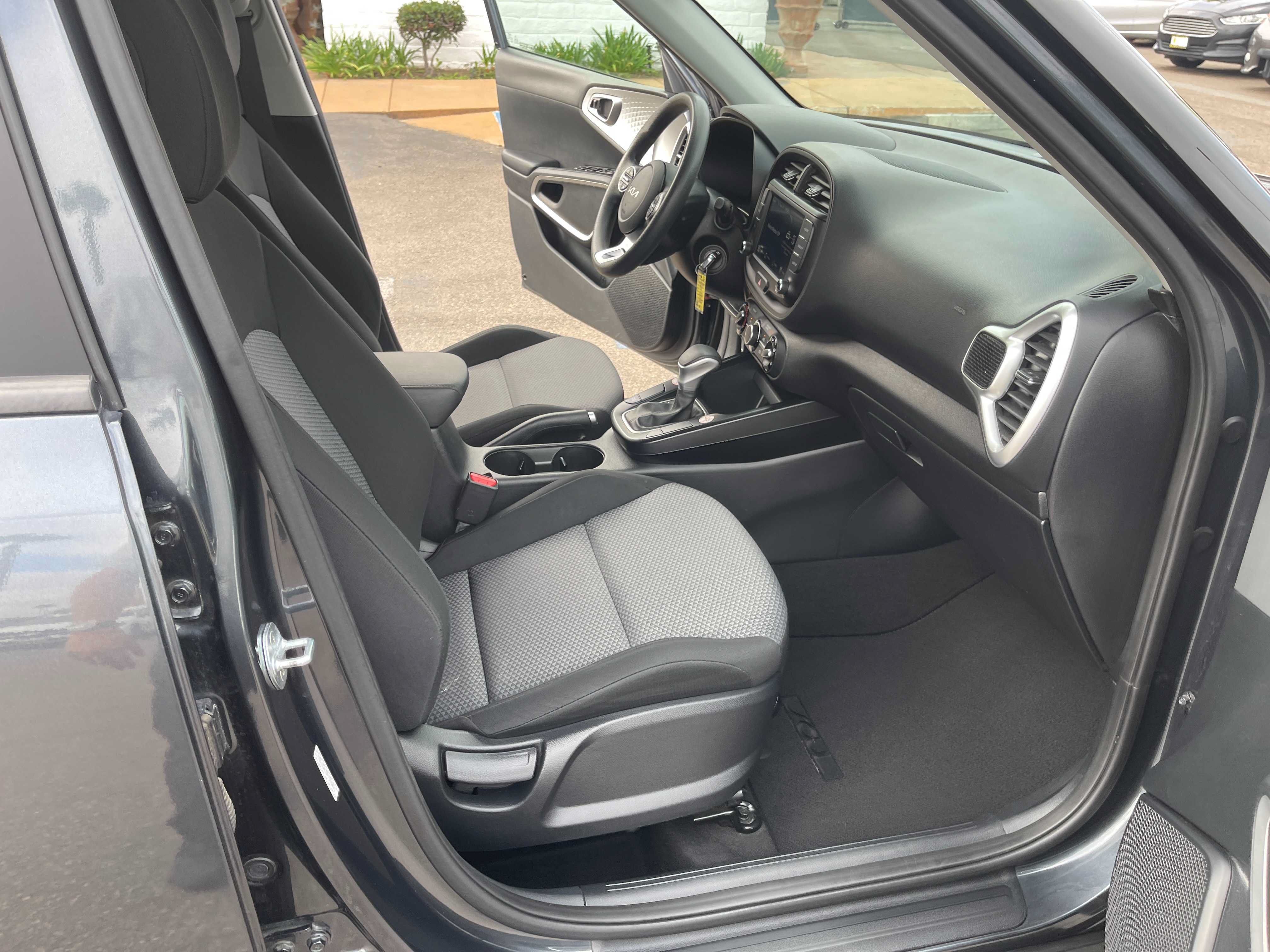 Used 2023 Kia Soul LX w/ LX Technology Package FWD image 14