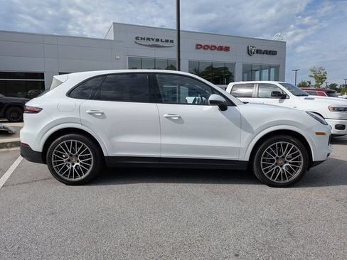 Used 2023 Porsche Cayenne Platinum Edition AWD/4WD image 3