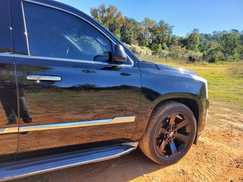 Used 2015 Cadillac Escalade Luxury image 10