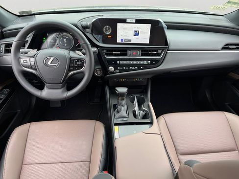 New 2025 Lexus ES 300h w/ Premium Package image 9
