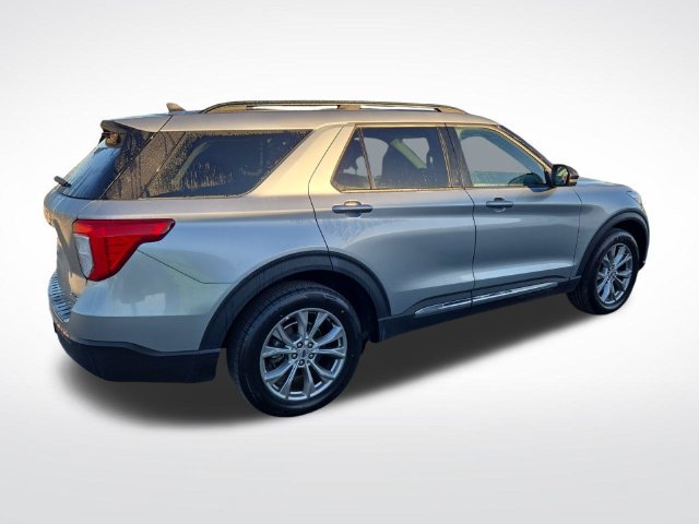 Used 2024 Ford Explorer XLT w/ Equipment Group 202A AWD/4WD image 2