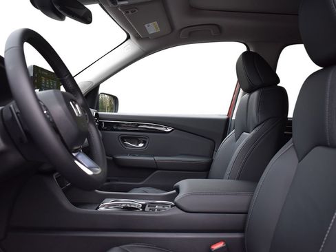 New 2025 Honda Pilot Touring image 13