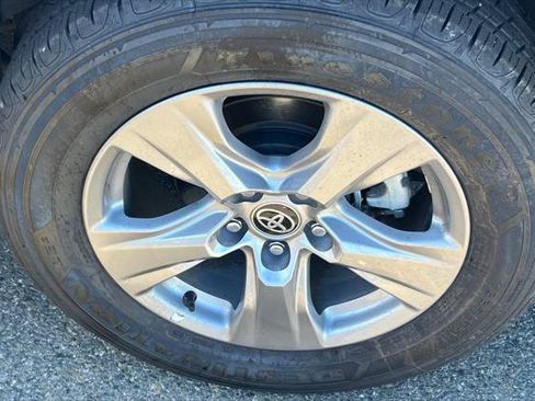 Certified 2022 Toyota RAV4 XLE w/ Convenience Package AWD/4WD image 22