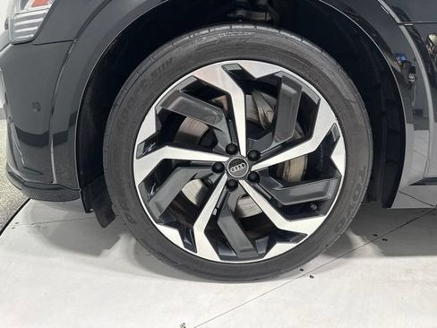 Used 2024 Audi Q8 e-tron Premium Plus w/ Premium Plus Package AWD/4WD image 9