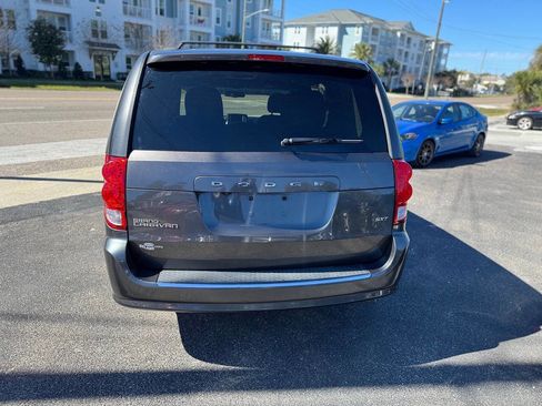 Used 2016 Dodge Grand Caravan SXT image 7