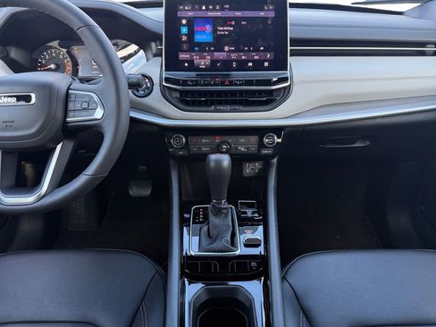 Certified 2025 Jeep Compass Limited image 11