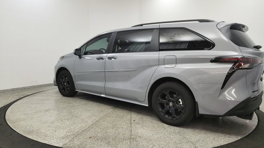 Used 2026 Toyota Sienna XLE Woodland Edition AWD/4WD image 3
