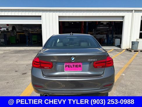 Used 2018 BMW 320i xDrive Sedan AWD/4WD image 4