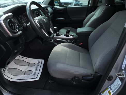 Used 2019 Toyota Tacoma SR5 RWD image 11