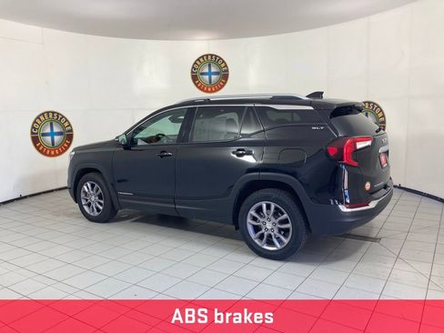 Used 2024 GMC Terrain SLT image 23