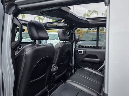 Used 2023 Jeep Wrangler Unlimited Sahara w/ Cold Weather Group AWD/4WD image 17