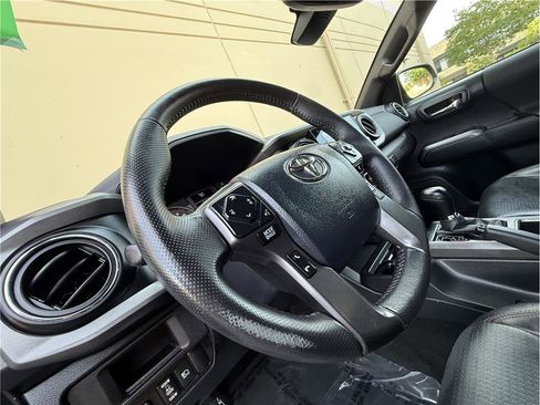 Used 2018 Toyota Tacoma TRD Pro AWD/4WD image 11