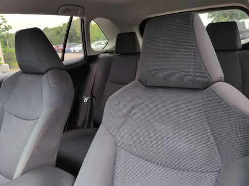 Used 2019 Toyota RAV4 LE FWD image 8