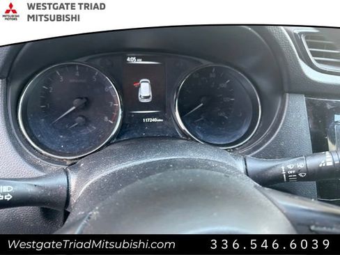 Used 2017 Nissan Rogue S w/ S Appearance Package AWD/4WD image 10
