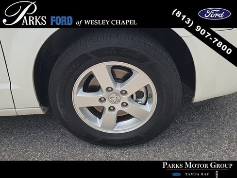 Used 2010 Dodge Grand Caravan SXT FWD image 27