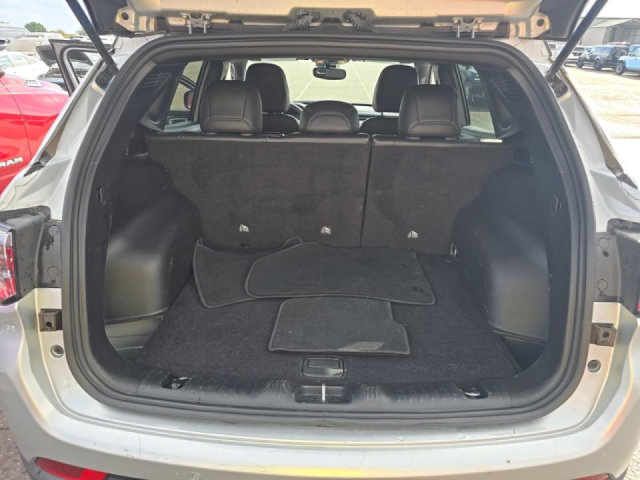 Used 2025 Jeep Compass Limited AWD/4WD image 12