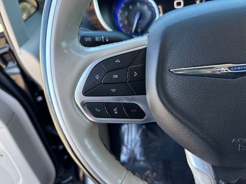 Used 2021 Chrysler Pacifica Limited w/ Uconnect Theater Family Group image 16