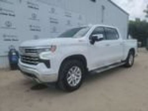 Used 2025 Chevrolet Silverado 1500 LTZ w/ Z71 Off-Road Package AWD/4WD image 2