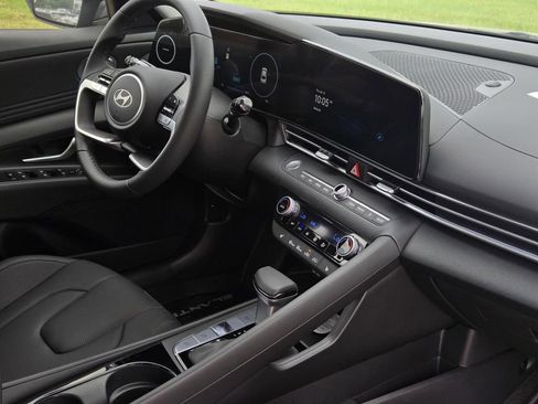 New 2026 Hyundai Elantra Limited FWD image 8