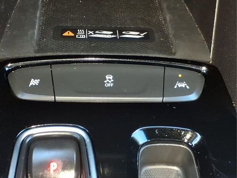 Used 2022 Chevrolet Bolt EUV LT w/ Convenience Package image 19