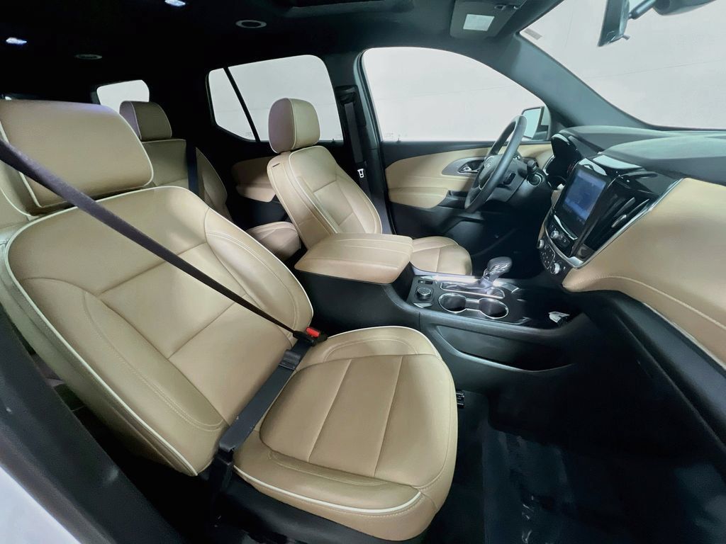 Used 2023 Chevrolet Traverse Premier AWD/4WD image 28