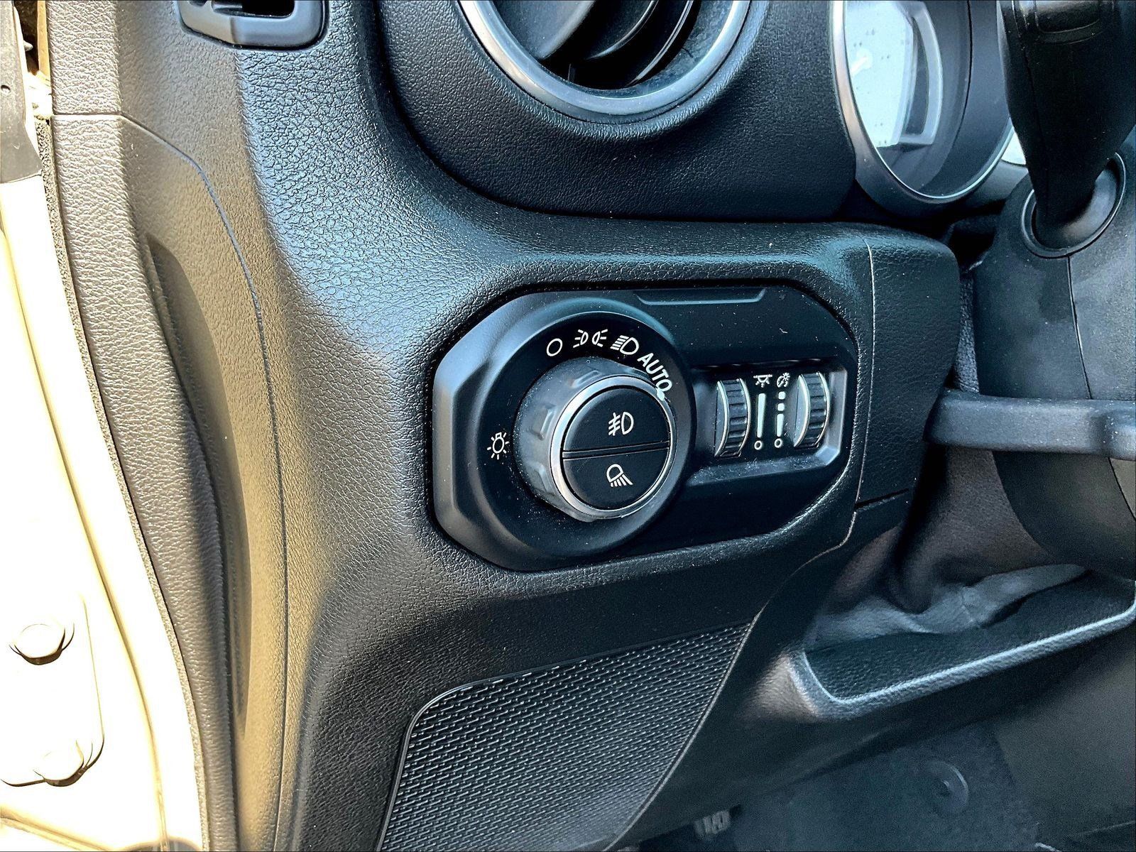 Used 2020 Jeep Gladiator Overland AWD/4WD image 38