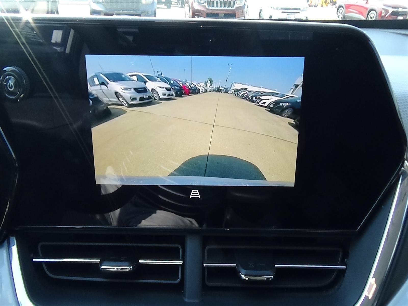 Used 2025 Chevrolet Trax LT FWD image 26