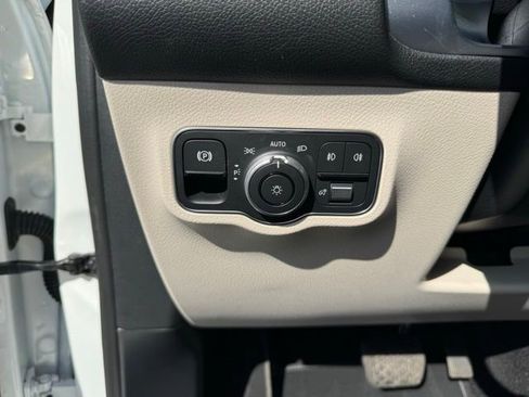 Used 2026 Mercedes-Benz GLB 250 4MATIC image 23