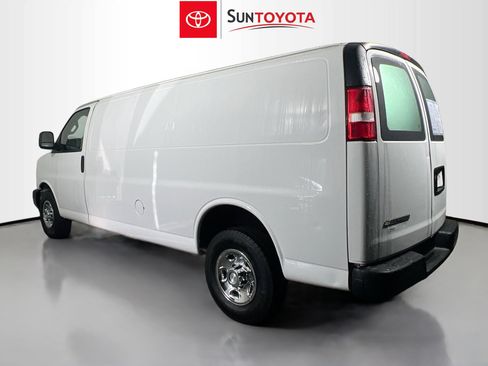 Used 2017 Chevrolet Express 3500 Extended image 6