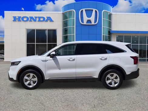 Used 2023 Kia Sorento LX AWD/4WD image 6